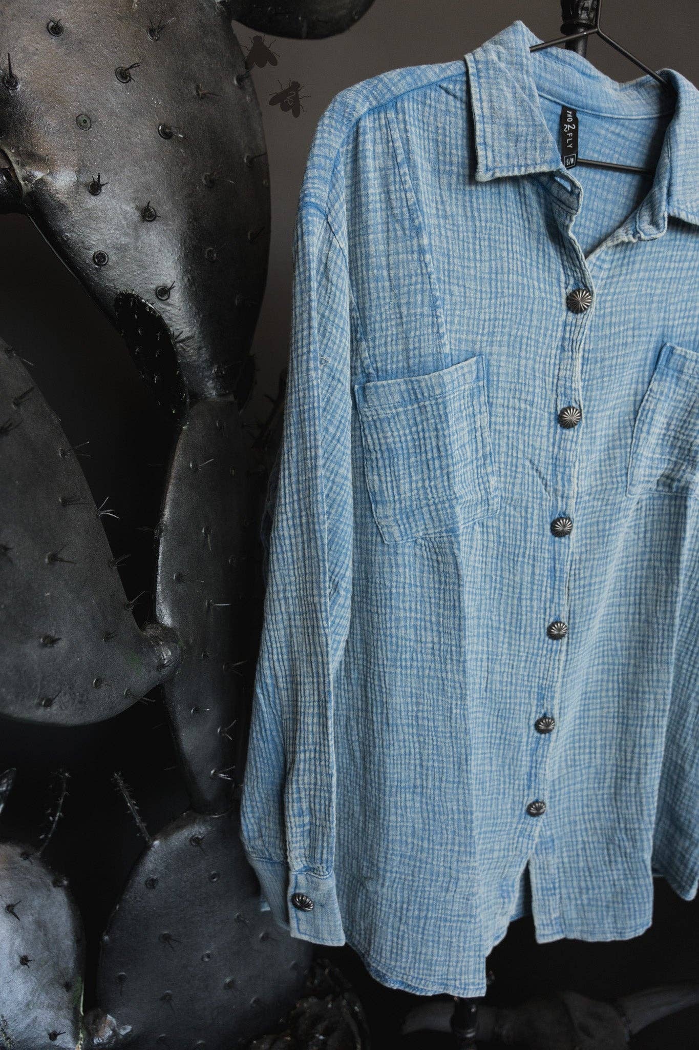 WASHED LINEN CONCHO BUTTON UP