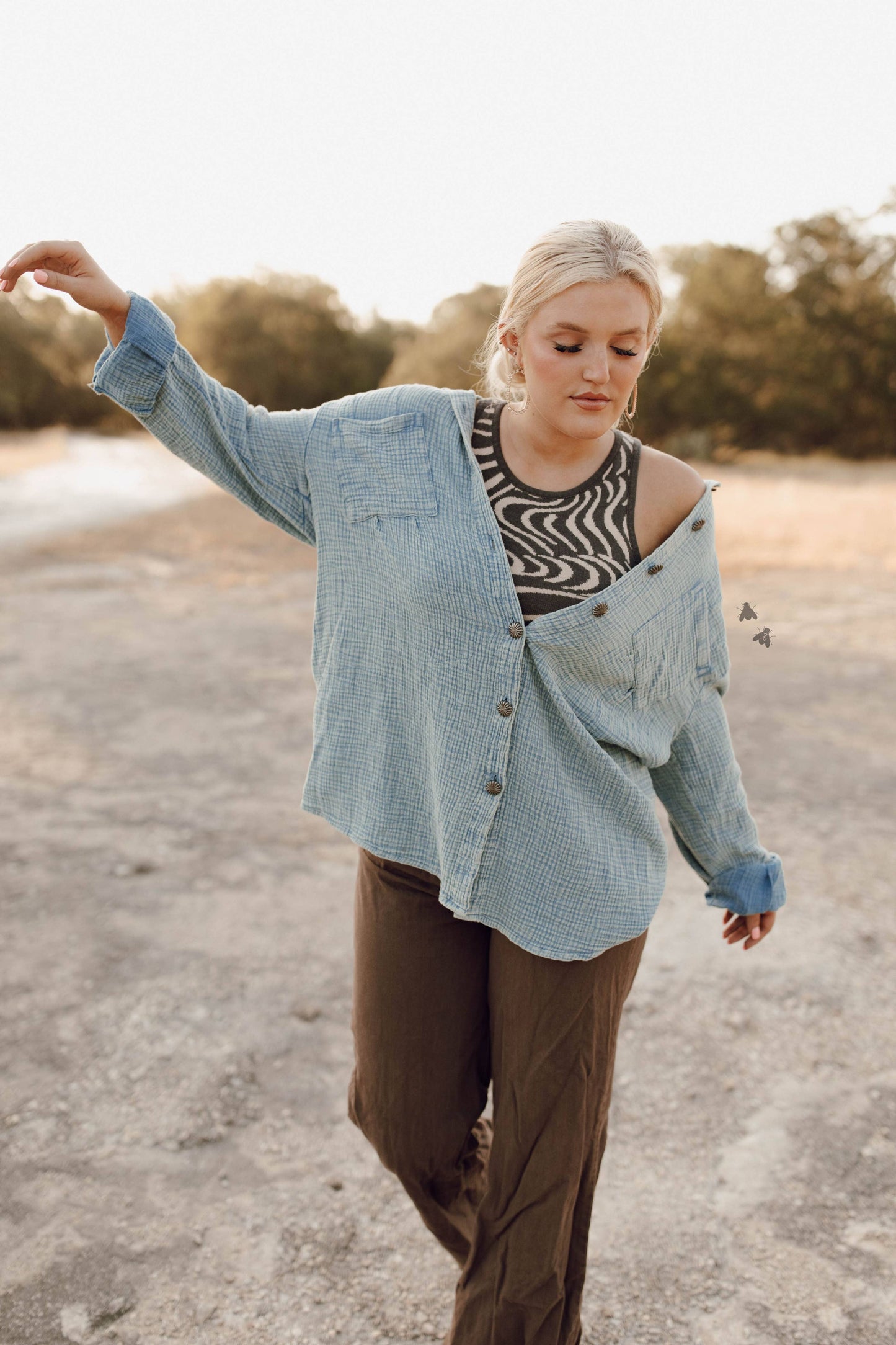 WASHED LINEN CONCHO BUTTON UP