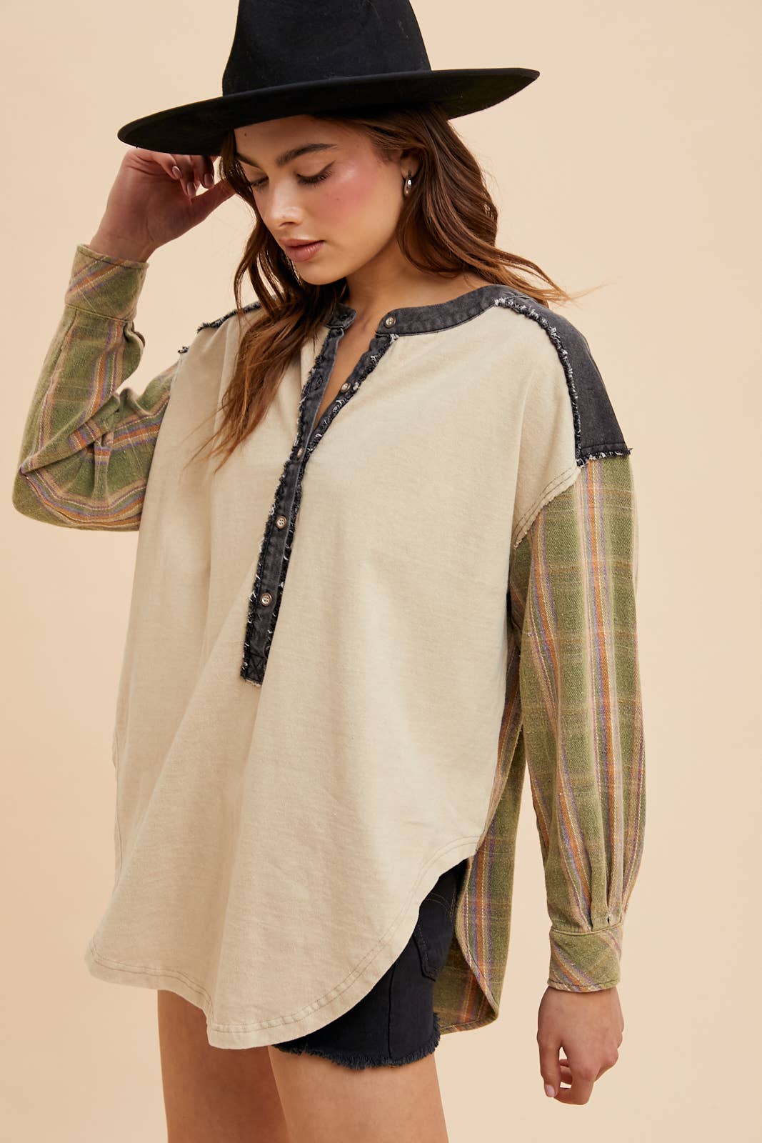 CONTRAST HENLEY