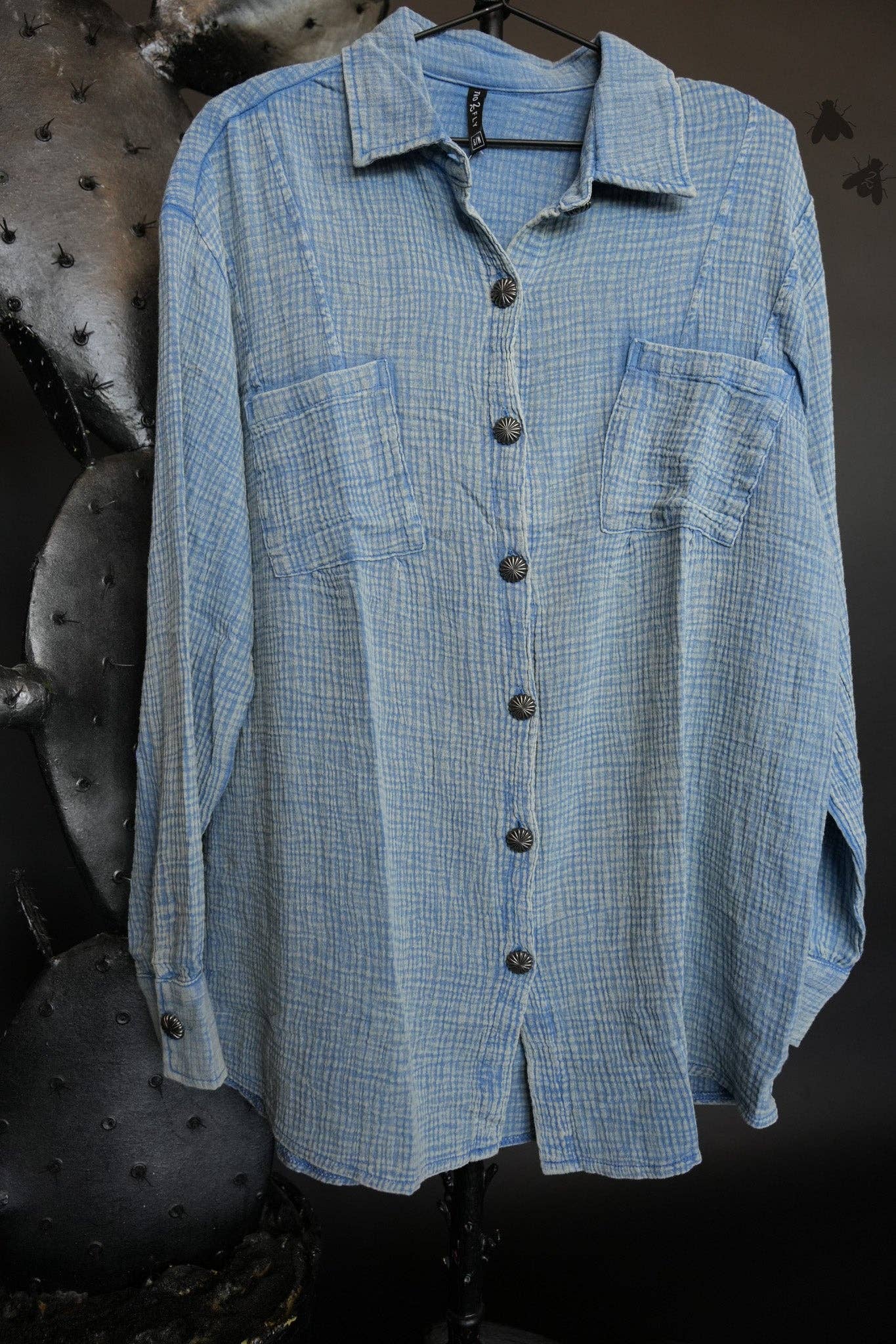 WASHED LINEN CONCHO BUTTON UP
