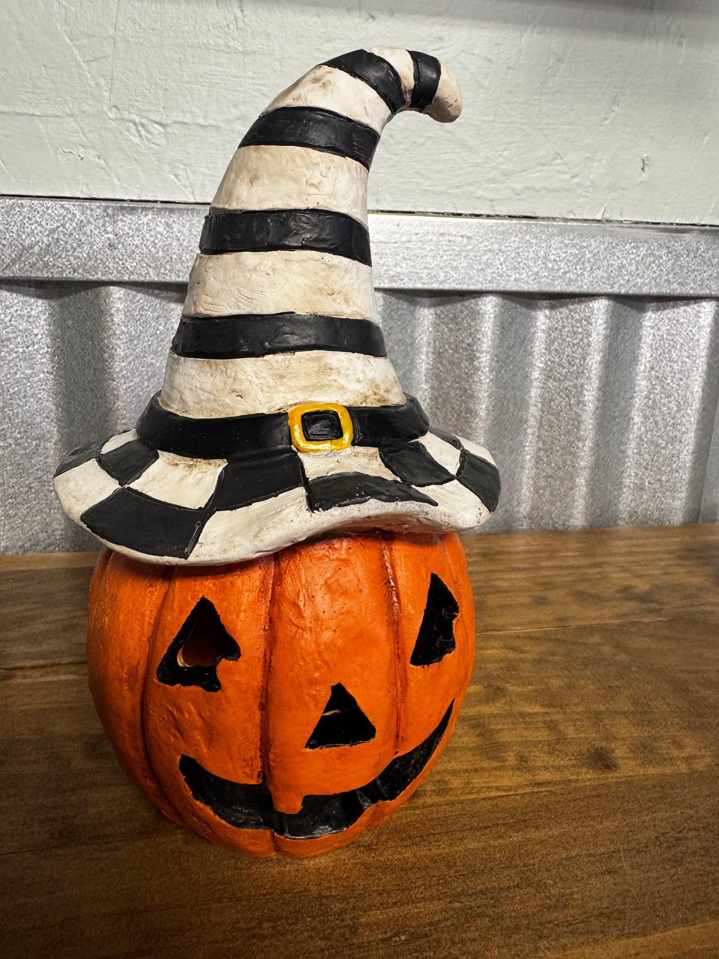 Lantern-Pumpkin w/striped hat