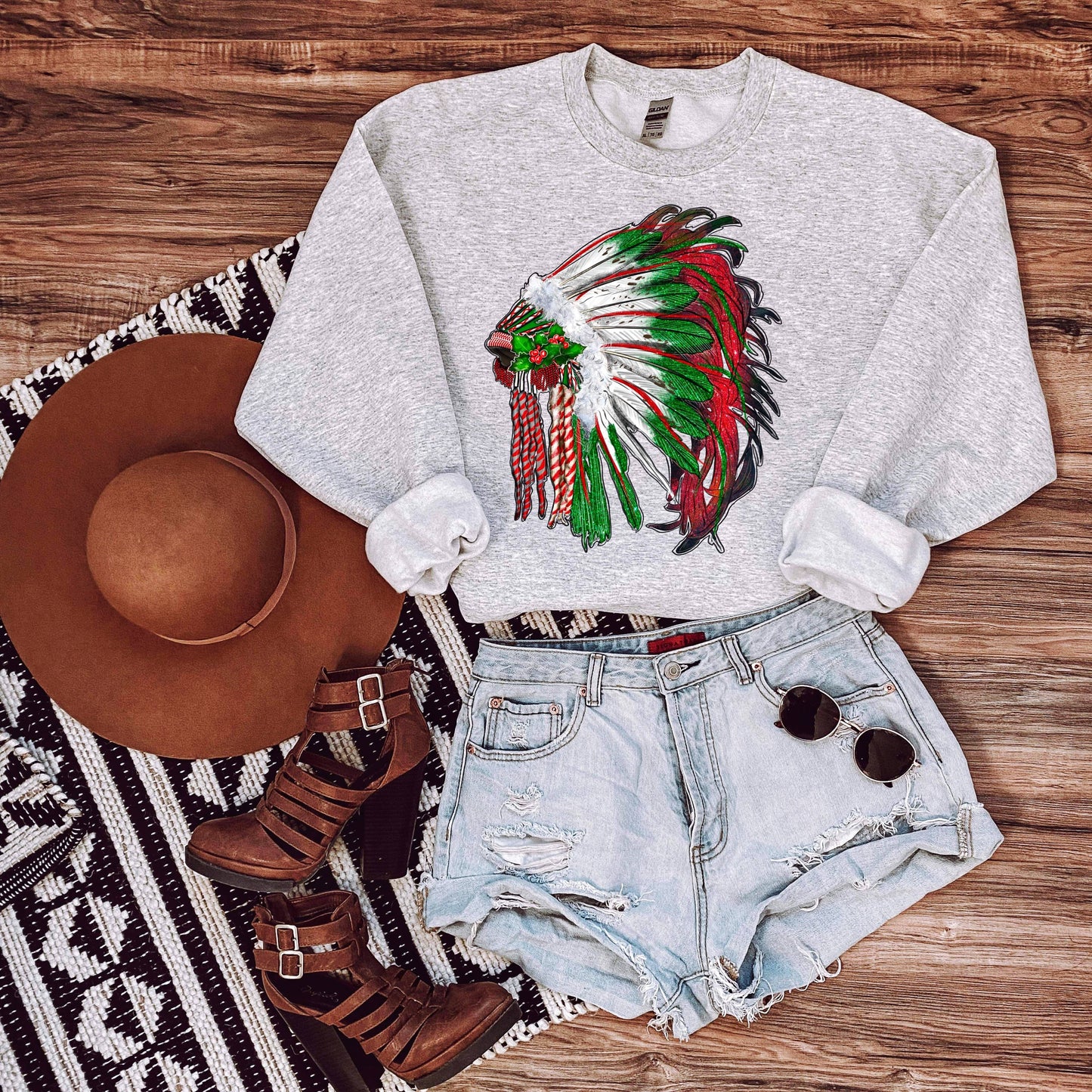 RED. GREEN. HEADDRESS.