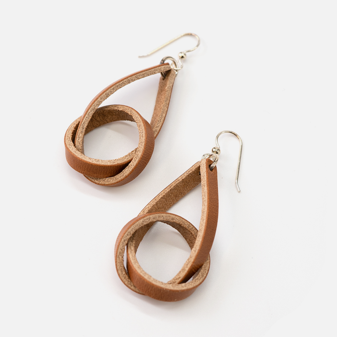 Knot Earrings: Nut Brown