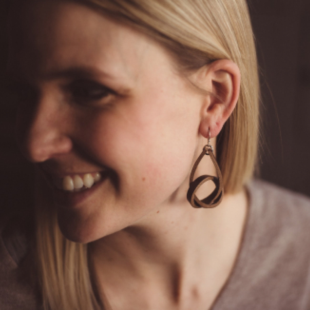 Knot Earrings: Nut Brown