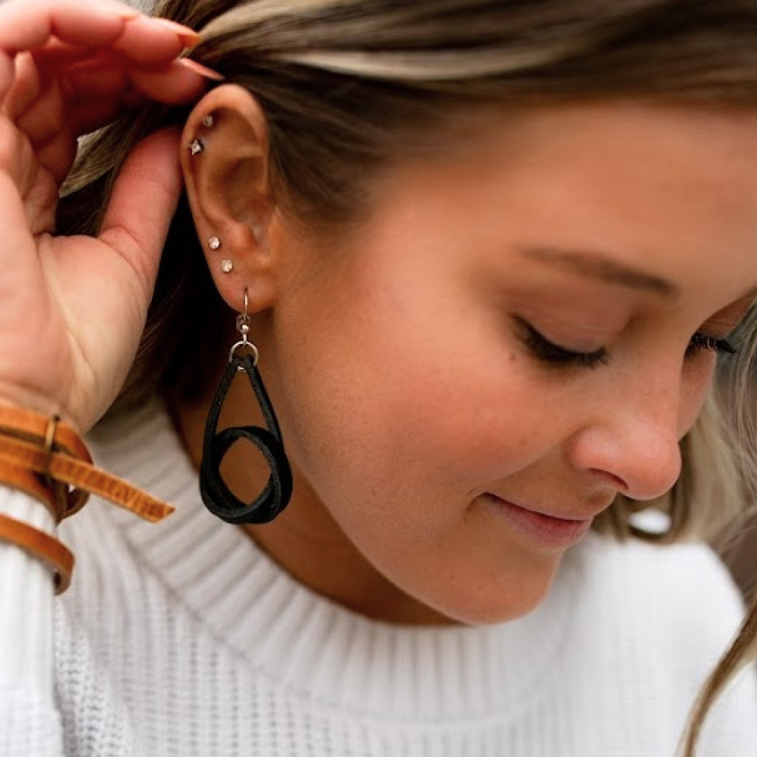 Knot Earrings: Nut Brown