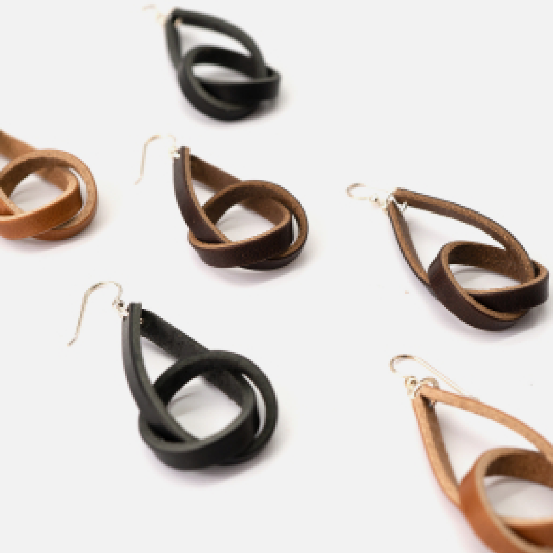 Knot Earrings: Nut Brown