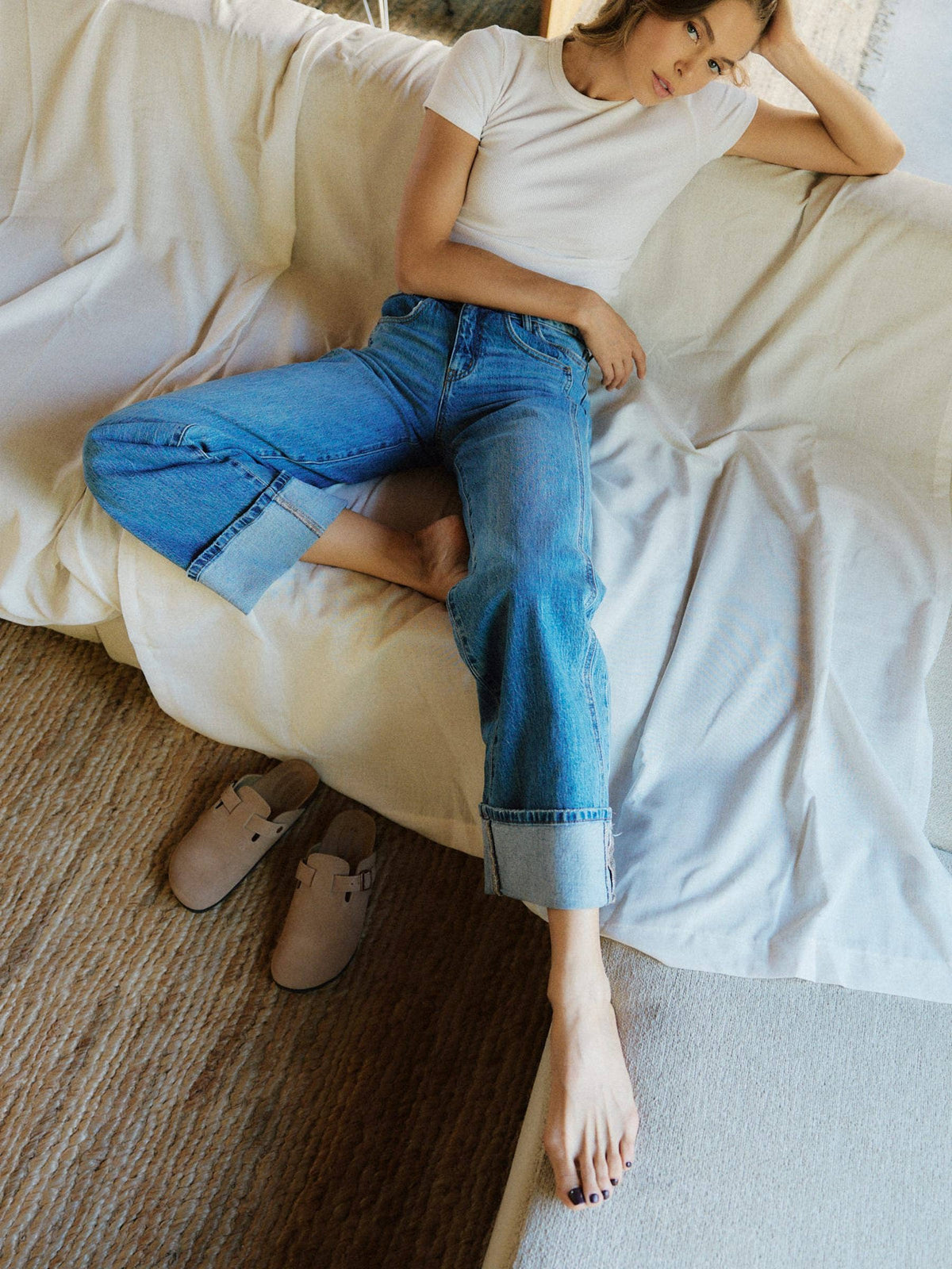 PANEL DETAIL HIGH RISE CUFFED JEANS