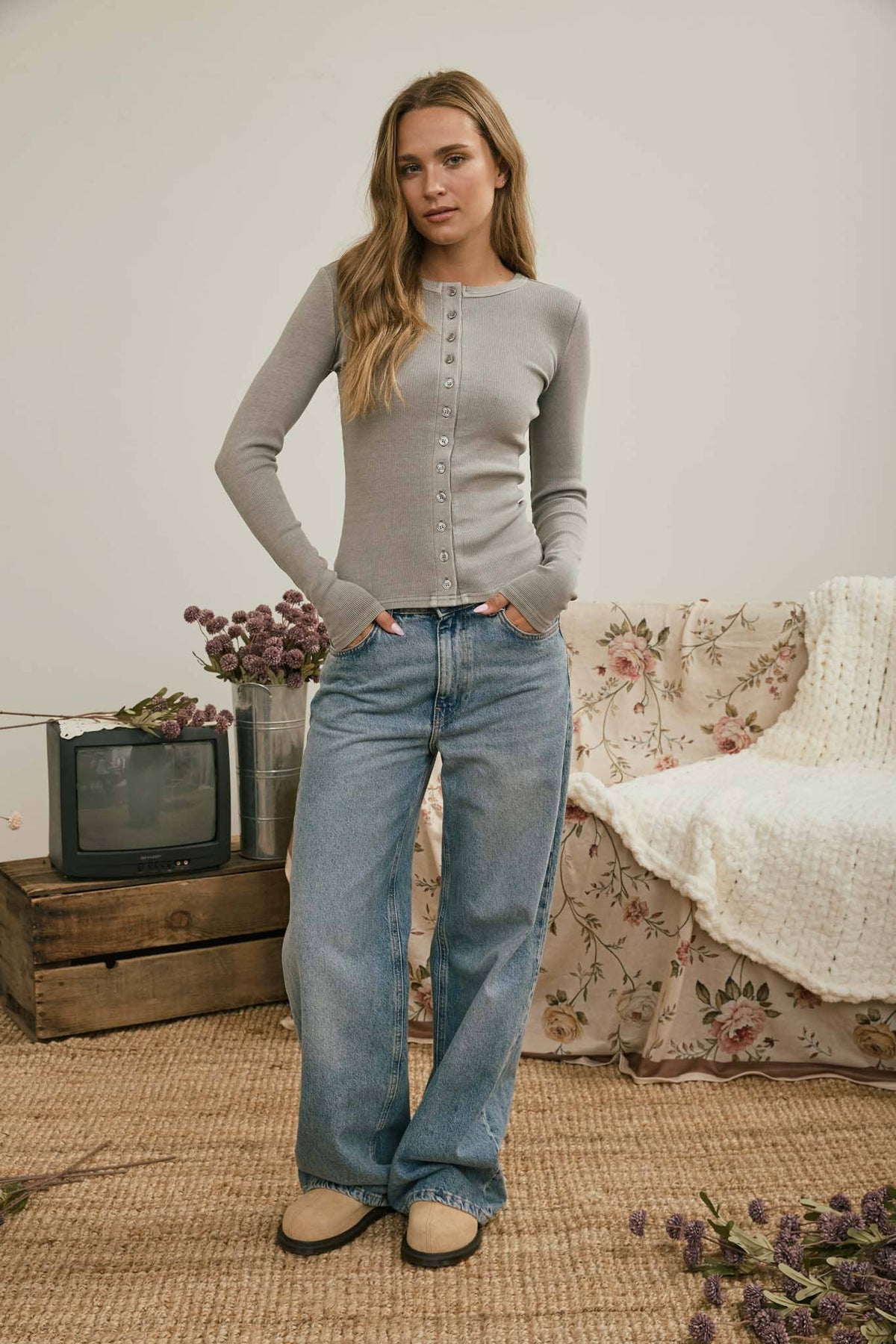 BUTTON FRONT LONG SLEEVE KNIT TOP/GREY