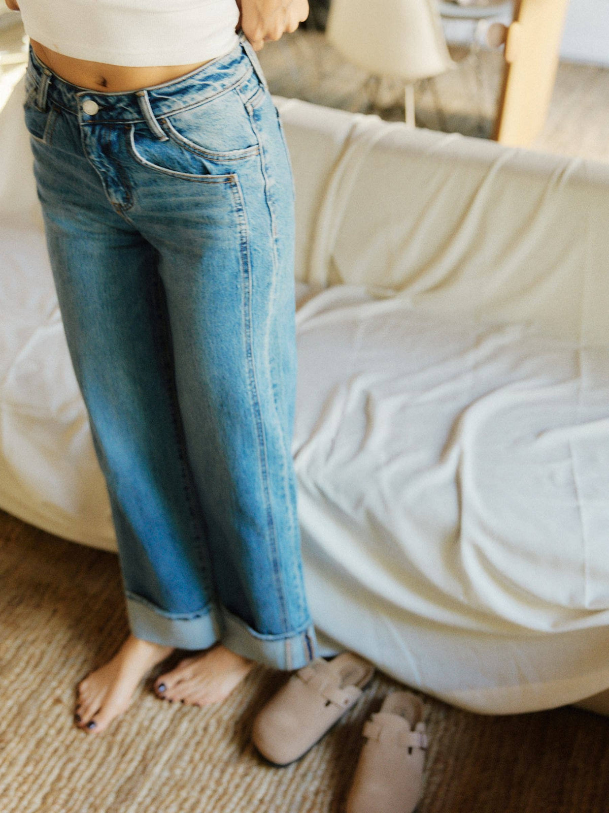 PANEL DETAIL HIGH RISE CUFFED JEANS