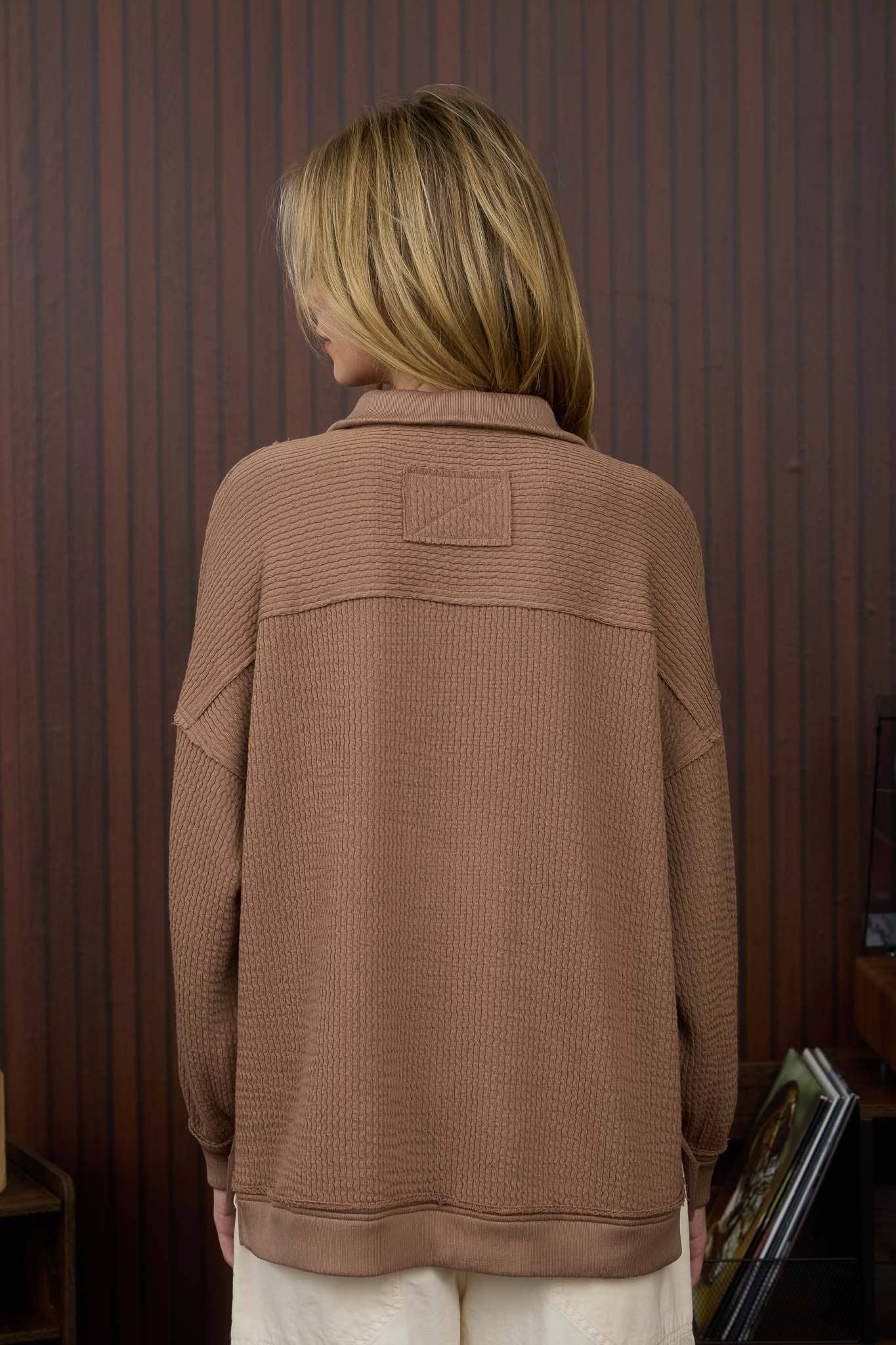 HALF ZIP COLLARED WAFFLE KNIT/MOCHA