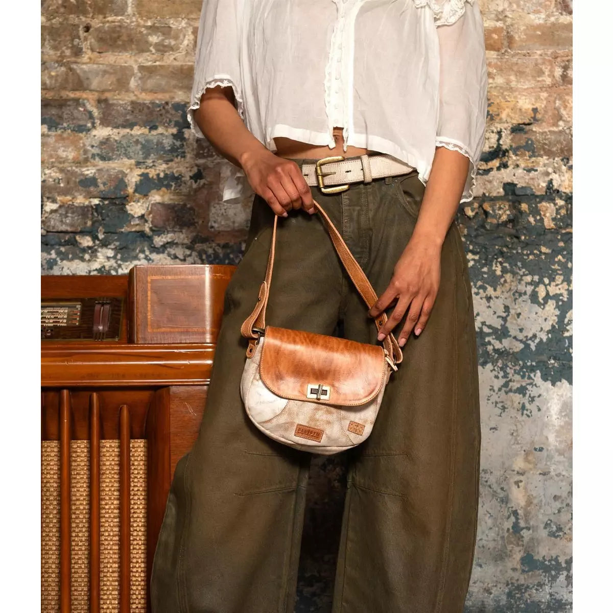 Bed Stu Elect/Nectar Lux Tan Rustic