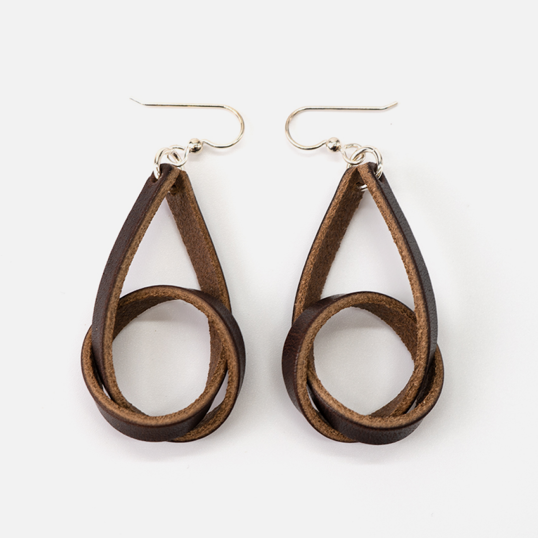 Knot Earrings: Nut Brown