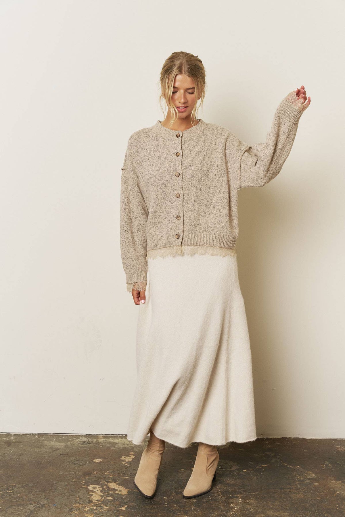 LACE TRIM BUTTON CARDI/OAT