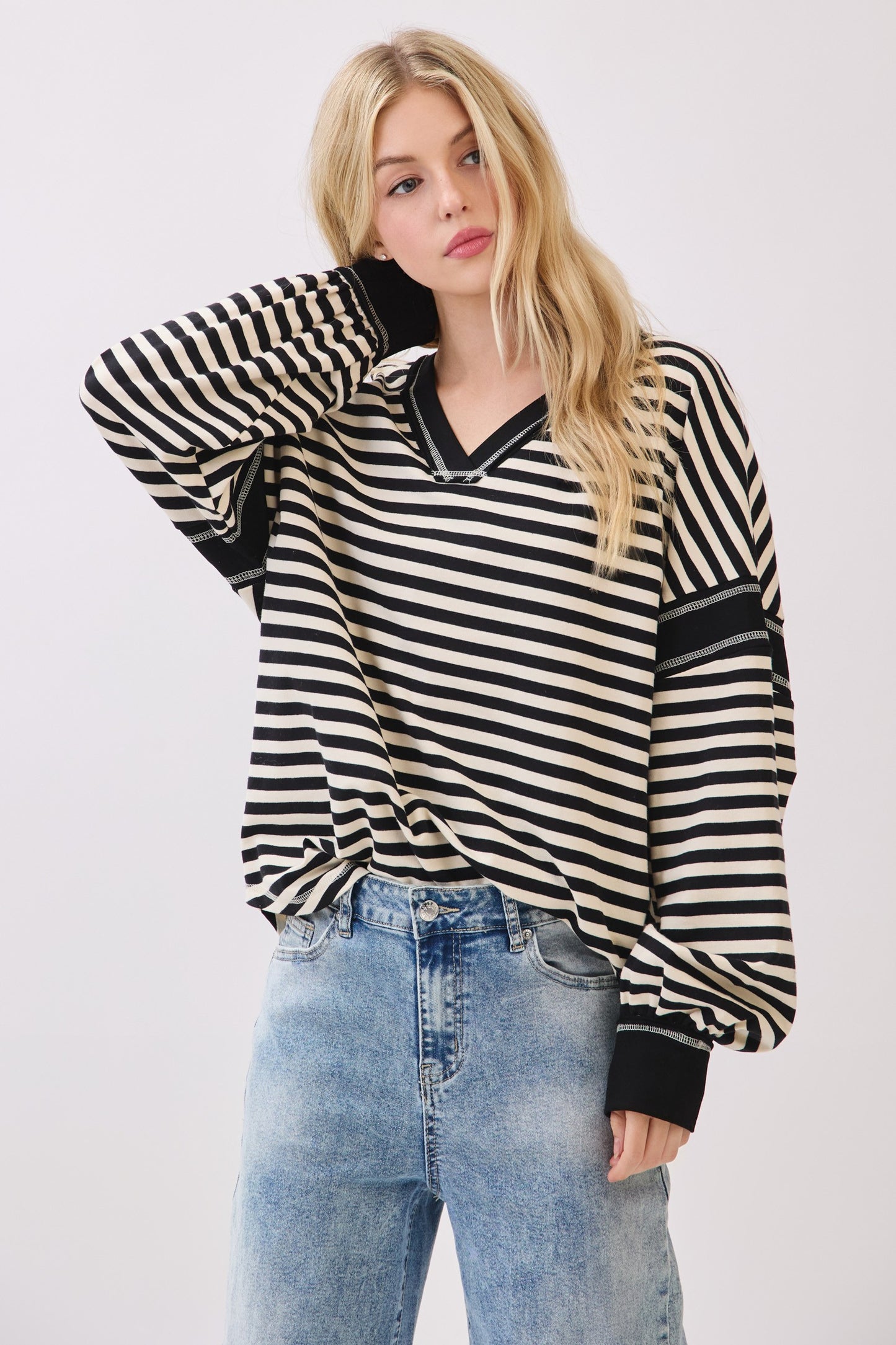 Striped V-Neck/Black&Cream